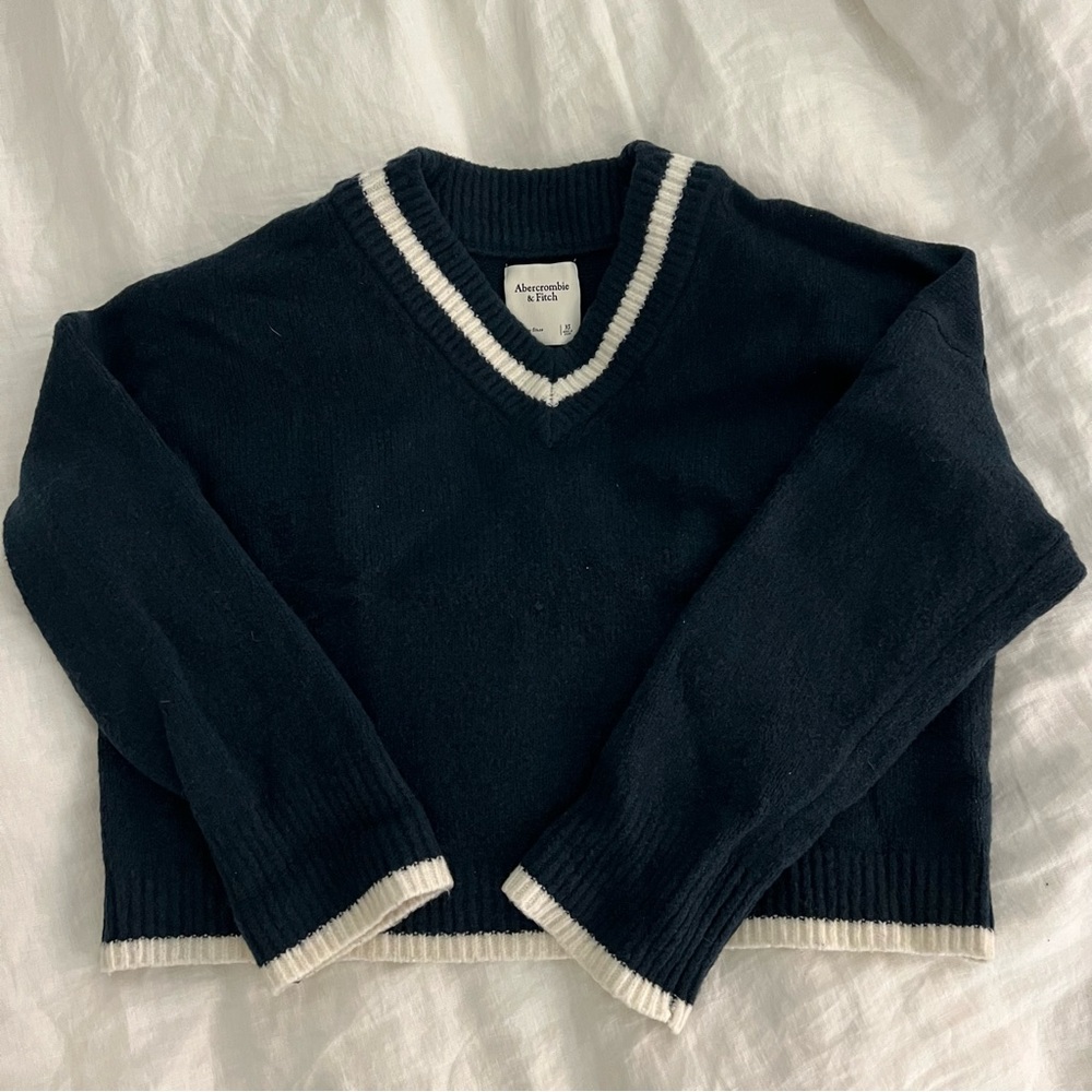 Abercrombie & Fitch Women's Easy V Neck Sweater